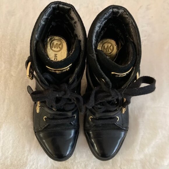 MK Black & Gold Wedge Lace Up Ankle Boot/Bootie (Pre Owned) Size 7.5 M - Picture 1 of 5